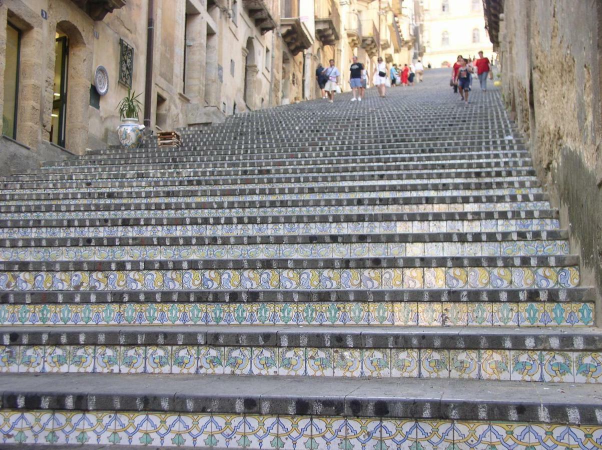 Bed and Breakfast La Rosa Antica Caltagirone Exterior foto
